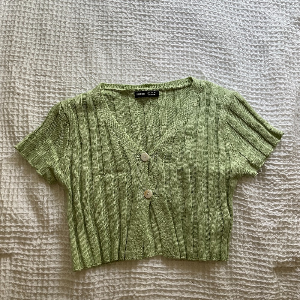 Green cropped sweater. Shein. Size S